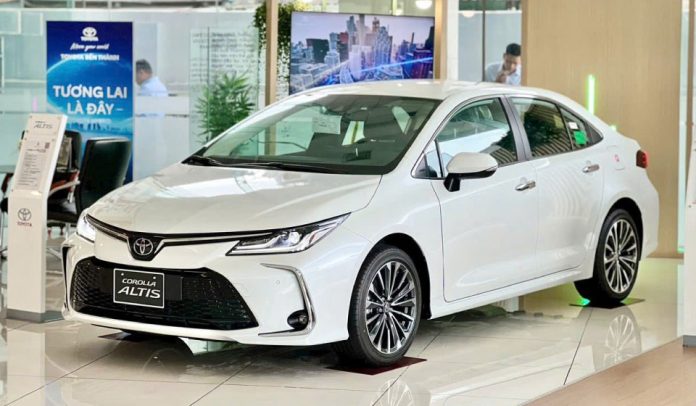 toyota-corolla-altis-1